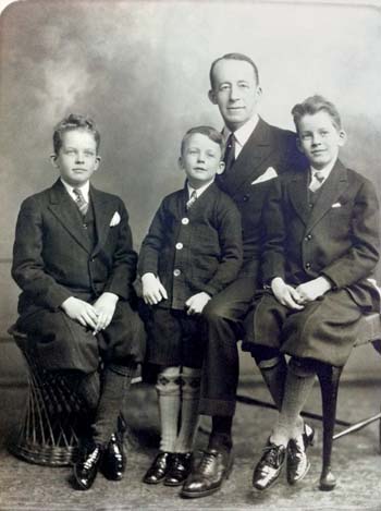 talman william actor perry mason detroit born profile brothers jim father tom left center his