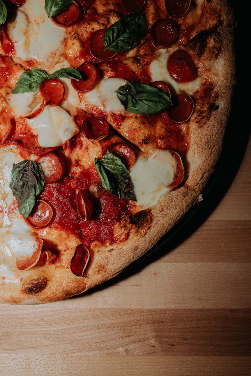 mootz pizzeria + bar bee sting pizza