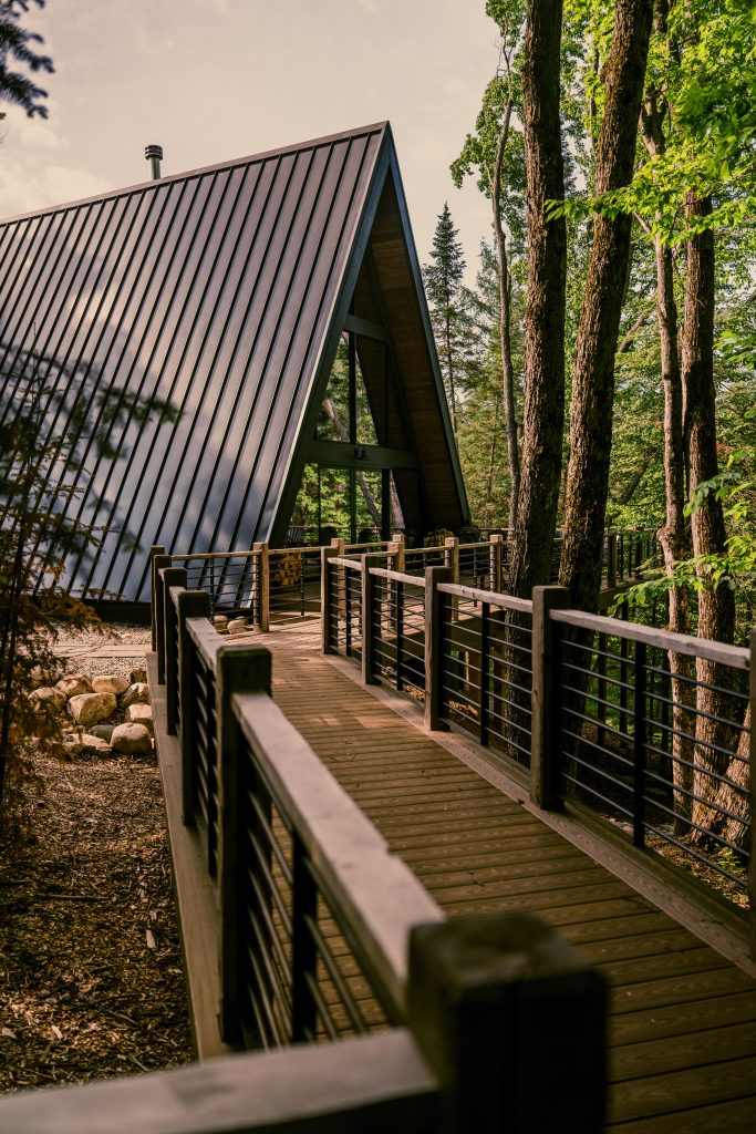 A short drive away from Boyne Mountain and Boyne City, Blackbirch Cabin balances stunning architecture and luxury features with Michigan's great outdoors. 